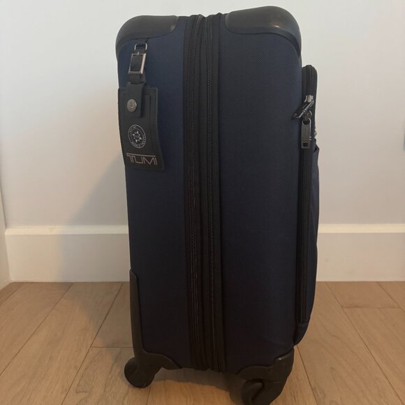 TUMI Alpha 3 Worldwide Trip Expandable 4-Wheel Packing Case - Picture 4 of 5